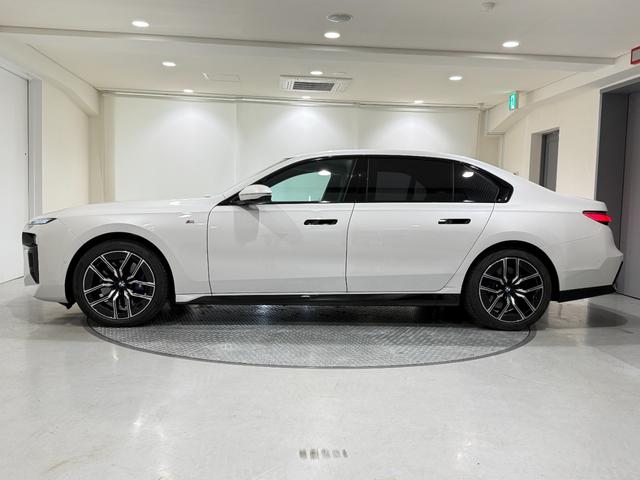 7シリーズ 740d xDrive Mスポーツ ブラックレザーシート Bowers&Wilkinsスピーカー シートマッサージ 純正ナビゲーション 駐車支援システム シートヒーター シートエアコン 360度カメラ(57枚目)