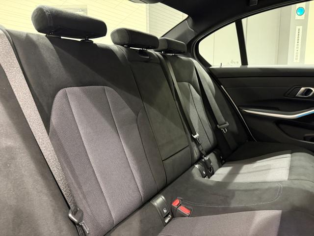 3シリーズ 320d xDrive Mスポーツ アクティブクルーズコントロール ハンズオフシステム 駐車支援システム LEDヘッドライト ETC 360度カメラ カーブドディスプレイ 純正ナビゲーションシステム 電動トランク シートヒーター(13枚目)