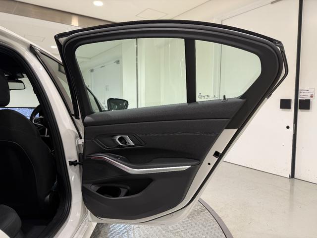 3シリーズ 320d xDrive Mスポーツ アクティブクルーズコントロール ハンズオフシステム 駐車支援システム LEDヘッドライト ETC 360度カメラ カーブドディスプレイ 純正ナビゲーションシステム 電動トランク シートヒーター(15枚目)