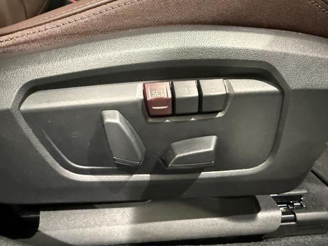 1シリーズ 120 Mスポーツ ハイラインパッケージ アクティブクルーズコントロール 360度カメラ カーブドディスプレイ 純正ナビゲーションシステム ヘッドアップディスプレイ ハーマンカードンスピーカー LEDヘッドライト ETC Bluetooth(8枚目)