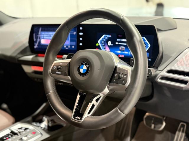 1シリーズ 120 Mスポーツ ハイラインパッケージ アクティブクルーズコントロール 360度カメラ カーブドディスプレイ 純正ナビゲーションシステム ヘッドアップディスプレイ ハーマンカードンスピーカー LEDヘッドライト ETC Bluetooth(9枚目)