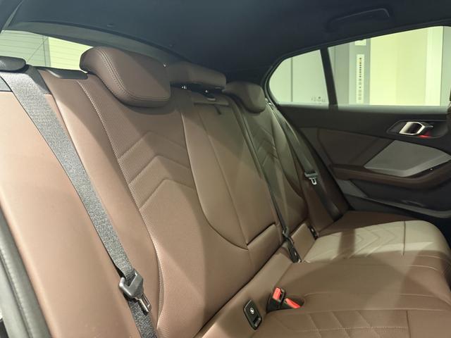 1シリーズ 120 Mスポーツ ハイラインパッケージ アクティブクルーズコントロール 360度カメラ カーブドディスプレイ 純正ナビゲーションシステム ヘッドアップディスプレイ ハーマンカードンスピーカー LEDヘッドライト ETC Bluetooth(12枚目)