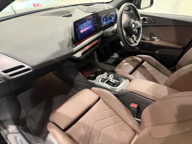 1シリーズ 120 Mスポーツ ハイラインパッケージ アクティブクルーズコントロール 360度カメラ カーブドディスプレイ 純正ナビゲーションシステム ヘッドアップディスプレイ ハーマンカードンスピーカー LEDヘッドライト ETC Bluetooth(17枚目)