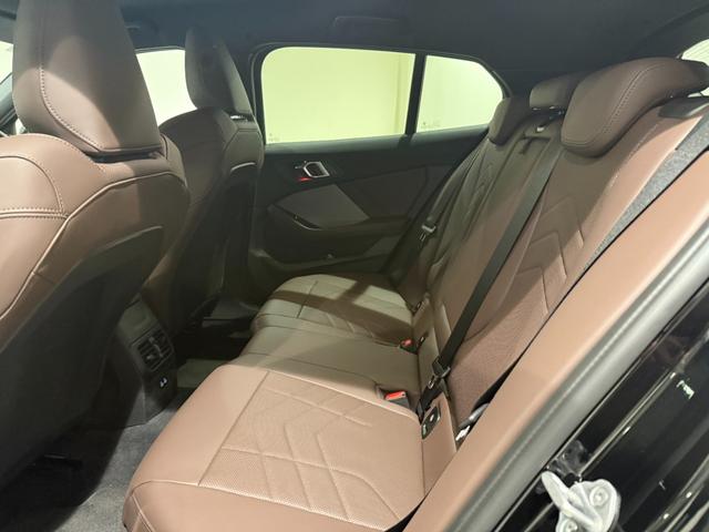 1シリーズ 120 Mスポーツ ハイラインパッケージ アクティブクルーズコントロール 360度カメラ カーブドディスプレイ 純正ナビゲーションシステム ヘッドアップディスプレイ ハーマンカードンスピーカー LEDヘッドライト ETC Bluetooth(18枚目)