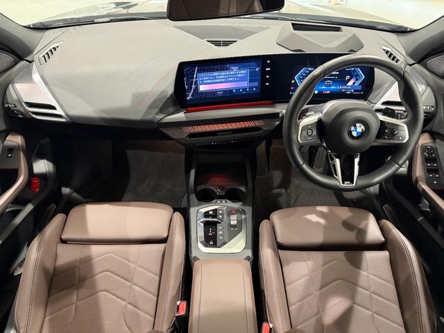 1シリーズ 120 Mスポーツ ハイラインパッケージ アクティブクルーズコントロール 360度カメラ カーブドディスプレイ 純正ナビゲーションシステム ヘッドアップディスプレイ ハーマンカードンスピーカー LEDヘッドライト ETC Bluetooth(24枚目)