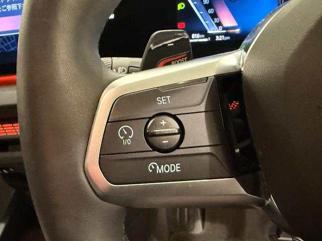 1シリーズ 120 Mスポーツ ハイラインパッケージ アクティブクルーズコントロール 360度カメラ カーブドディスプレイ 純正ナビゲーションシステム ヘッドアップディスプレイ ハーマンカードンスピーカー LEDヘッドライト ETC Bluetooth(26枚目)