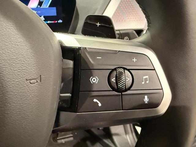 1シリーズ 120 Mスポーツ ハイラインパッケージ アクティブクルーズコントロール 360度カメラ カーブドディスプレイ 純正ナビゲーションシステム ヘッドアップディスプレイ ハーマンカードンスピーカー LEDヘッドライト ETC Bluetooth(27枚目)