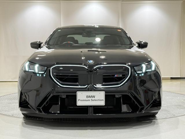 M5 Bowers & Wilkinsスピーカー フロント・リアシートヒーターベンチレーションシート 電動トランク 360度カメラ LEDヘッドライト(50枚目)