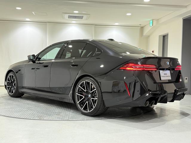 M5 Bowers & Wilkinsスピーカー フロント・リアシートヒーターベンチレーションシート 電動トランク 360度カメラ LEDヘッドライト(55枚目)