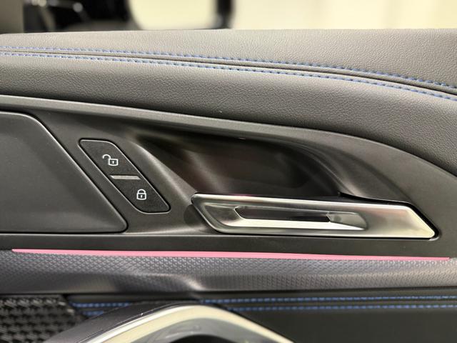 iX1 eDrive 20 Mスポーツ アルカンタラシート ヘッドアップディスプレイ 純正ナビゲーション 360度カメラ 駐車支援システム 電動シート 電動ゲート アンビエントライト シートヒーター(7枚目)