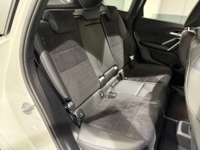 iX1 eDrive 20 Mスポーツ アルカンタラシート ヘッドアップディスプレイ 純正ナビゲーション 360度カメラ 駐車支援システム 電動シート 電動ゲート アンビエントライト シートヒーター(9枚目)