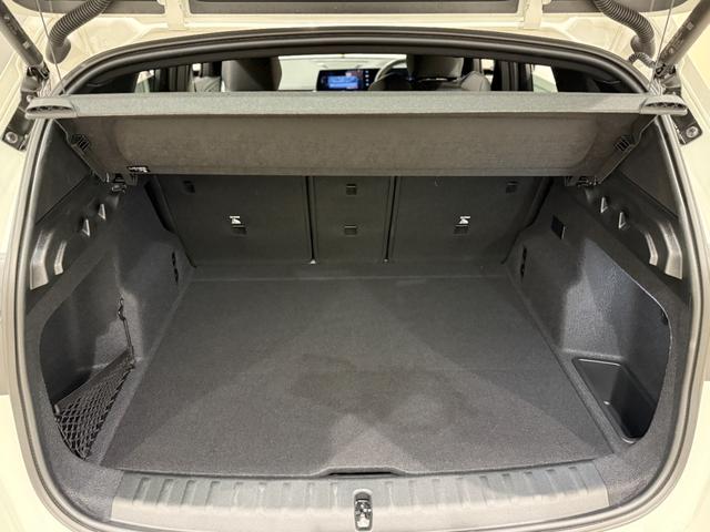 iX1 eDrive 20 Mスポーツ アルカンタラシート ヘッドアップディスプレイ 純正ナビゲーション 360度カメラ 駐車支援システム 電動シート 電動ゲート アンビエントライト シートヒーター(12枚目)