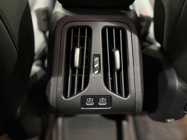 iX1 eDrive 20 Mスポーツ アルカンタラシート ヘッドアップディスプレイ 純正ナビゲーション 360度カメラ 駐車支援システム 電動シート 電動ゲート アンビエントライト シートヒーター(18枚目)
