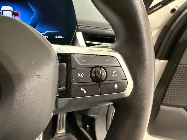 iX1 eDrive 20 Mスポーツ アルカンタラシート ヘッドアップディスプレイ 純正ナビゲーション 360度カメラ 駐車支援システム 電動シート 電動ゲート アンビエントライト シートヒーター(24枚目)