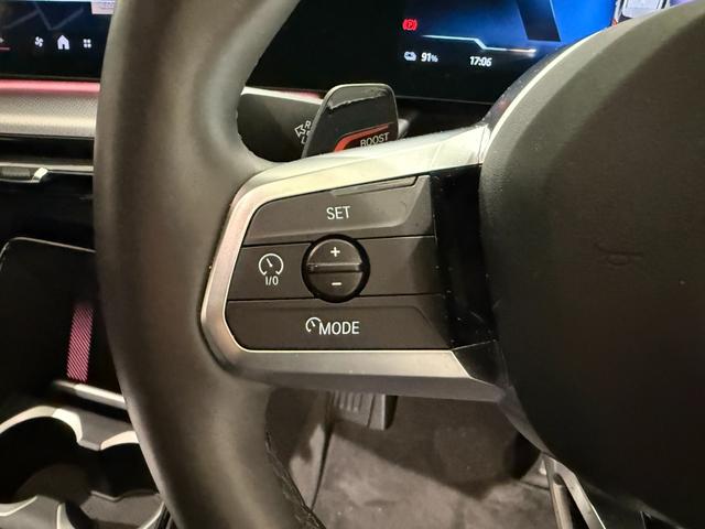 iX1 eDrive 20 Mスポーツ アルカンタラシート ヘッドアップディスプレイ 純正ナビゲーション 360度カメラ 駐車支援システム 電動シート 電動ゲート アンビエントライト シートヒーター(26枚目)