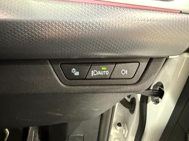 iX1 eDrive 20 Mスポーツ アルカンタラシート ヘッドアップディスプレイ 純正ナビゲーション 360度カメラ 駐車支援システム 電動シート 電動ゲート アンビエントライト シートヒーター(28枚目)