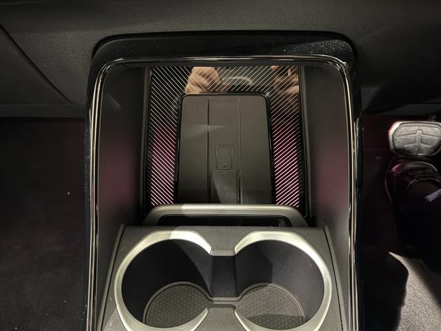 iX1 eDrive 20 Mスポーツ アルカンタラシート ヘッドアップディスプレイ 純正ナビゲーション 360度カメラ 駐車支援システム 電動シート 電動ゲート アンビエントライト シートヒーター(46枚目)