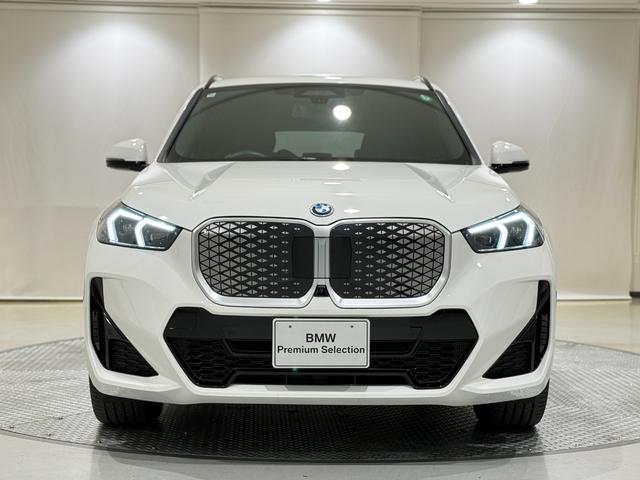 iX1 eDrive 20 Mスポーツ アルカンタラシート ヘッドアップディスプレイ 純正ナビゲーション 360度カメラ 駐車支援システム 電動シート 電動ゲート アンビエントライト シートヒーター(47枚目)