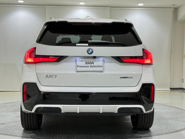 iX1 eDrive 20 Mスポーツ アルカンタラシート ヘッドアップディスプレイ 純正ナビゲーション 360度カメラ 駐車支援システム 電動シート 電動ゲート アンビエントライト シートヒーター(51枚目)