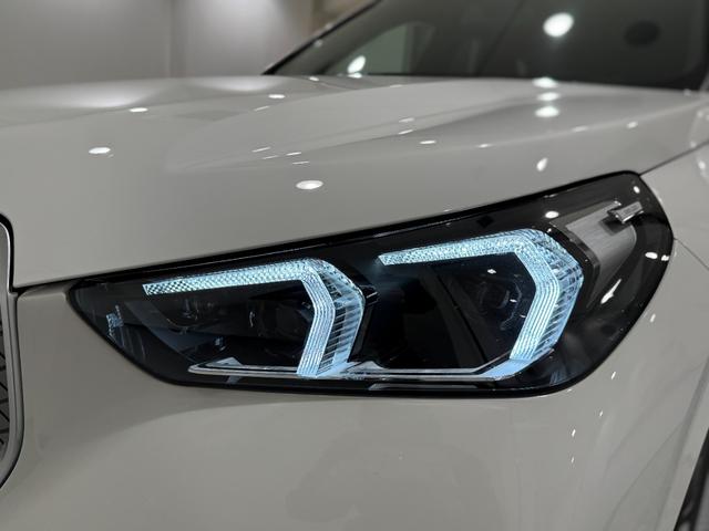 iX1 eDrive 20 Mスポーツ アルカンタラシート ヘッドアップディスプレイ 純正ナビゲーション 360度カメラ 駐車支援システム 電動シート 電動ゲート アンビエントライト シートヒーター(56枚目)