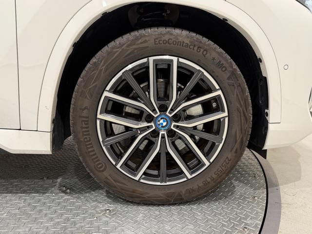 iX1 eDrive 20 Mスポーツ アルカンタラシート ヘッドアップディスプレイ 純正ナビゲーション 360度カメラ 駐車支援システム 電動シート 電動ゲート アンビエントライト シートヒーター(59枚目)