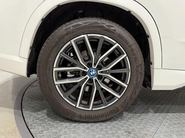 iX1 eDrive 20 Mスポーツ アルカンタラシート ヘッドアップディスプレイ 純正ナビゲーション 360度カメラ 駐車支援システム 電動シート 電動ゲート アンビエントライト シートヒーター(60枚目)