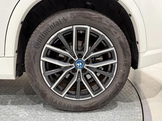 iX1 eDrive 20 Mスポーツ アルカンタラシート ヘッドアップディスプレイ 純正ナビゲーション 360度カメラ 駐車支援システム 電動シート 電動ゲート アンビエントライト シートヒーター(61枚目)