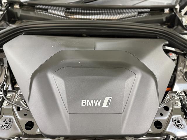 iX1 eDrive 20 Mスポーツ アルカンタラシート ヘッドアップディスプレイ 純正ナビゲーション 360度カメラ 駐車支援システム 電動シート 電動ゲート アンビエントライト シートヒーター(64枚目)