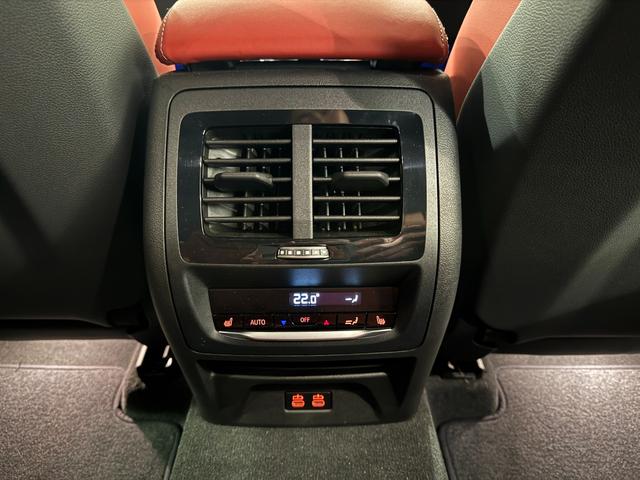X4 M コンペティション セレクトパッケージ カーボンインテリア サンルーフ ステアリングヒーター 赤レザー ハーマンカードン シートエアコン シートヒーター 360度カメラ アクティブクルーズコントロール LEDヘッドライト(23枚目)