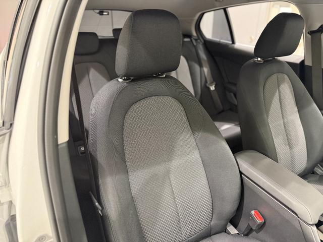 1シリーズ 118i プレイ ヘッドアップディスプレイ 純正ナビゲーション 駐車支援システム アクティブクルーズコントロール Bluetooth 電動シート 電動ゲート オートホールド(3枚目)