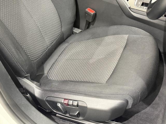 1シリーズ 118i プレイ ヘッドアップディスプレイ 純正ナビゲーション 駐車支援システム アクティブクルーズコントロール Bluetooth 電動シート 電動ゲート オートホールド(4枚目)