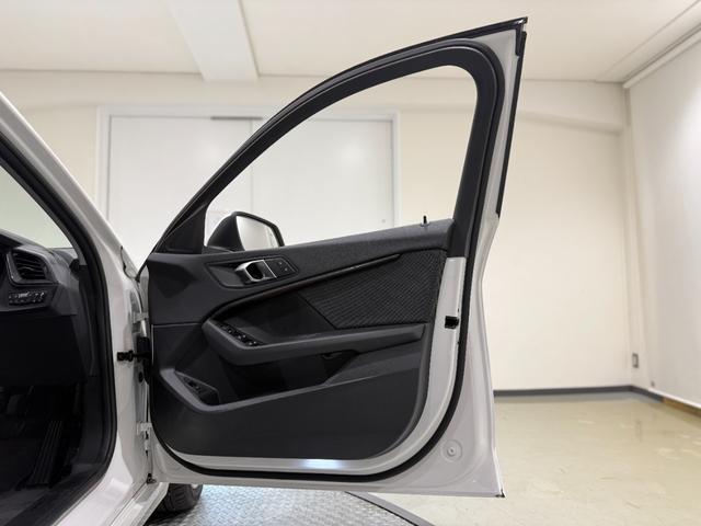 1シリーズ 118i プレイ ヘッドアップディスプレイ 純正ナビゲーション 駐車支援システム アクティブクルーズコントロール Bluetooth 電動シート 電動ゲート オートホールド(6枚目)