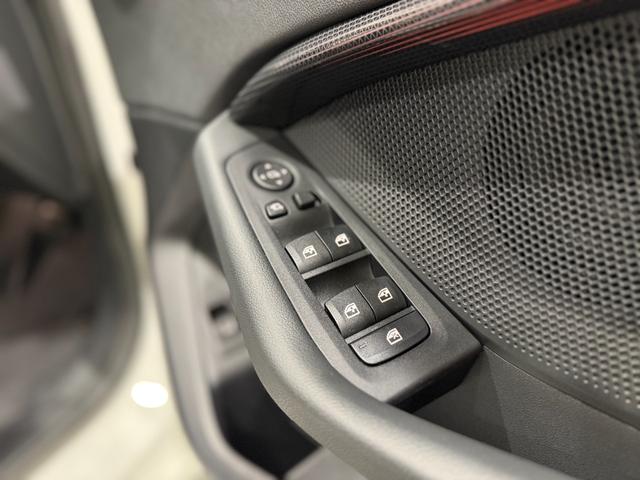 1シリーズ 118i プレイ ヘッドアップディスプレイ 純正ナビゲーション 駐車支援システム アクティブクルーズコントロール Bluetooth 電動シート 電動ゲート オートホールド(8枚目)