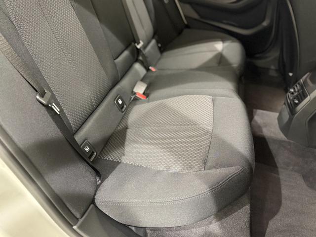 1シリーズ 118i プレイ ヘッドアップディスプレイ 純正ナビゲーション 駐車支援システム アクティブクルーズコントロール Bluetooth 電動シート 電動ゲート オートホールド(11枚目)