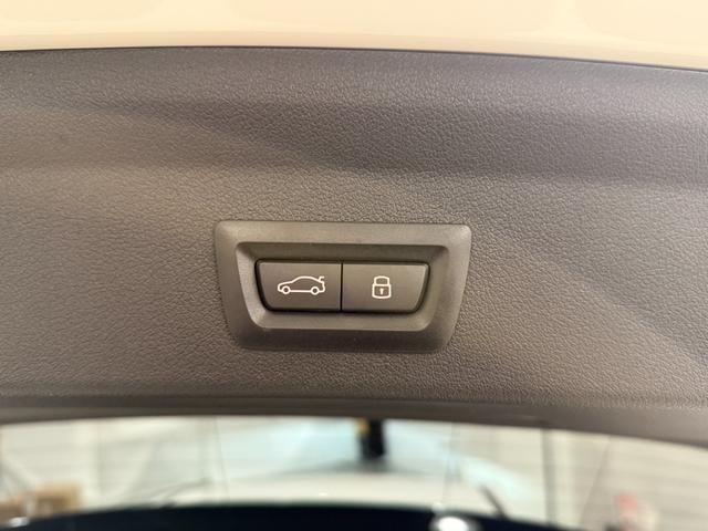 1シリーズ 118i プレイ ヘッドアップディスプレイ 純正ナビゲーション 駐車支援システム アクティブクルーズコントロール Bluetooth 電動シート 電動ゲート オートホールド(13枚目)