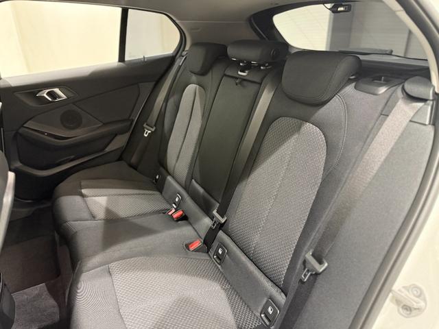 1シリーズ 118i プレイ ヘッドアップディスプレイ 純正ナビゲーション 駐車支援システム アクティブクルーズコントロール Bluetooth 電動シート 電動ゲート オートホールド(15枚目)