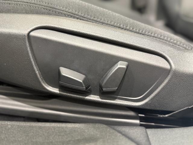 1シリーズ 118i プレイ ヘッドアップディスプレイ 純正ナビゲーション 駐車支援システム アクティブクルーズコントロール Bluetooth 電動シート 電動ゲート オートホールド(23枚目)