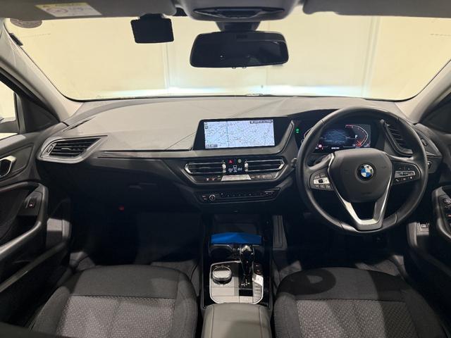 1シリーズ 118i プレイ ヘッドアップディスプレイ 純正ナビゲーション 駐車支援システム アクティブクルーズコントロール Bluetooth 電動シート 電動ゲート オートホールド(24枚目)