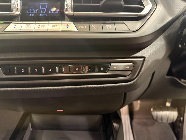 1シリーズ 118i プレイ ヘッドアップディスプレイ 純正ナビゲーション 駐車支援システム アクティブクルーズコントロール Bluetooth 電動シート 電動ゲート オートホールド(41枚目)