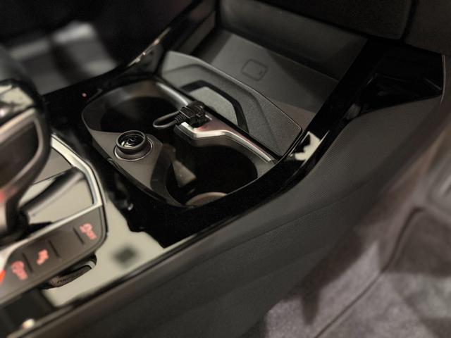 1シリーズ 118i プレイ ヘッドアップディスプレイ 純正ナビゲーション 駐車支援システム アクティブクルーズコントロール Bluetooth 電動シート 電動ゲート オートホールド(47枚目)