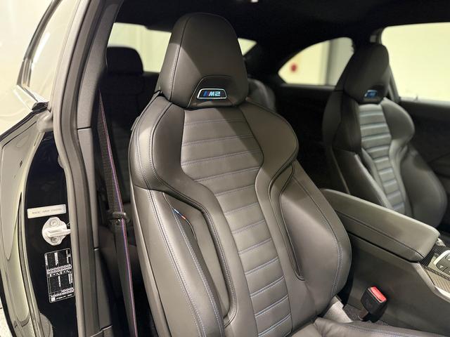 M2 ベースグレード 6速マニュアル ヘッドアップディスプレイ ブラックレザーシート Bluetooth 純正ナビゲーションシステム カーブドディスプレイ バックカメラ(3枚目)