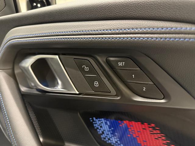 M2 ベースグレード 6速マニュアル ヘッドアップディスプレイ ブラックレザーシート Bluetooth 純正ナビゲーションシステム カーブドディスプレイ バックカメラ(8枚目)