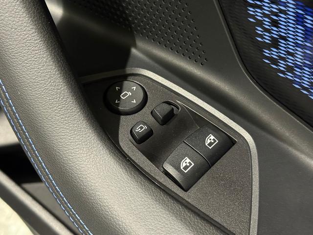 M2 ベースグレード 6速マニュアル ヘッドアップディスプレイ ブラックレザーシート Bluetooth 純正ナビゲーションシステム カーブドディスプレイ バックカメラ(9枚目)