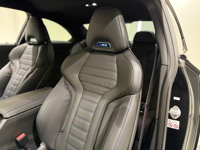 M2 ベースグレード 6速マニュアル ヘッドアップディスプレイ ブラックレザーシート Bluetooth 純正ナビゲーションシステム カーブドディスプレイ バックカメラ(18枚目)