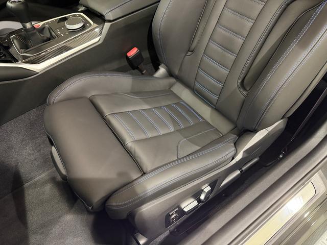 M2 ベースグレード 6速マニュアル ヘッドアップディスプレイ ブラックレザーシート Bluetooth 純正ナビゲーションシステム カーブドディスプレイ バックカメラ(19枚目)