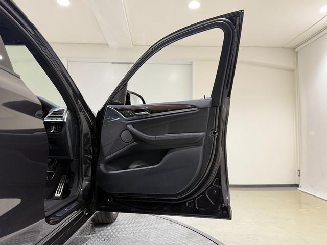 Ｘ３ Ｍ４０ｉ　ブラックレザーシート　ｈａｒｍａｎ／ｋａｒｄｏｎ　スピーカーサンルーフ　ヘッドアップディスプレイ　純正ナビゲーション　３６０度カメラ　駐車支援システム　アクティブクルーズコントロール（6枚目）