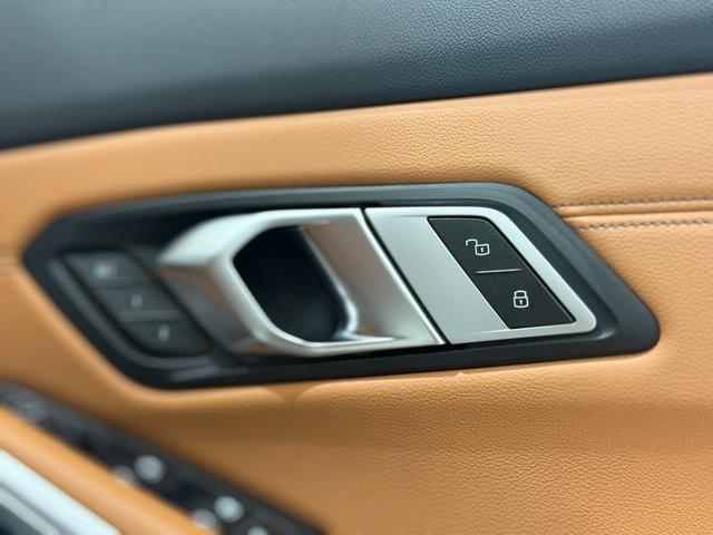 3シリーズ 320d xDriveツーリング Mスポーツ コニャックレザーシート ヘッドアップディスプレイ 純正ナビゲーション 駐車支援システム シートヒーター アクティブクルーズコントロール 電動シート 電動ゲート(7枚目)