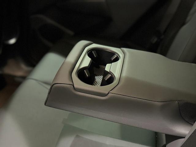 �V�Ԃr�q�n���P�K�̃T�[�r�X�H��ł́A��ʐ����A�P�N�_���A�Ԍ��܂Ŗ��S�ȃt�H���[�̐��𐮂��Ă��܂��I