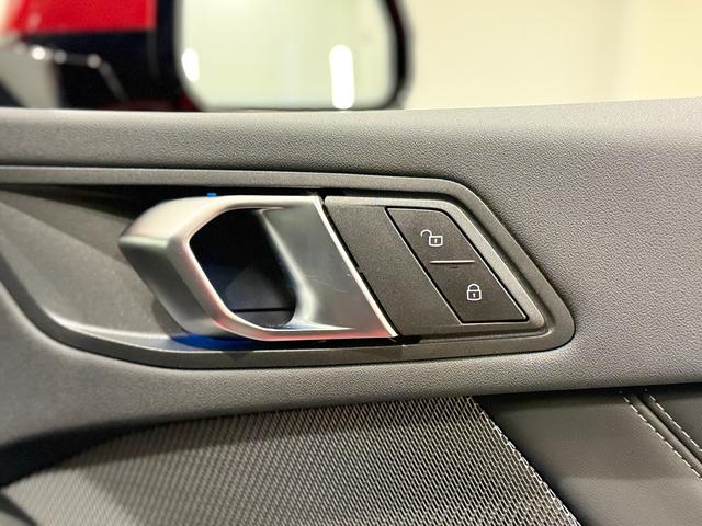 �t�B�����A�R�[�e�B���O�A�h���C�u���R�[�_�[�A�����I�v�V�����p�[�c�ȂǂȂǃh���X�A�b�v�̂��v�]�����C�y�ɐ\�������������B