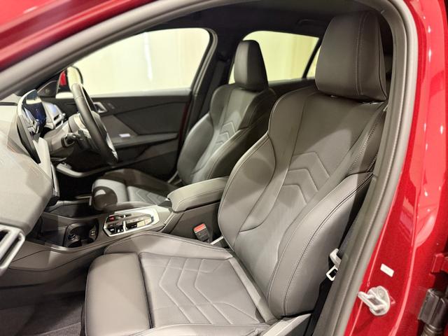 �V�Ԃr�q�n���P�K�̃T�[�r�X�H��ł́A��ʐ����A�P�N�_���A�Ԍ��܂Ŗ��S�ȃt�H���[�̐��𐮂��Ă��܂��I